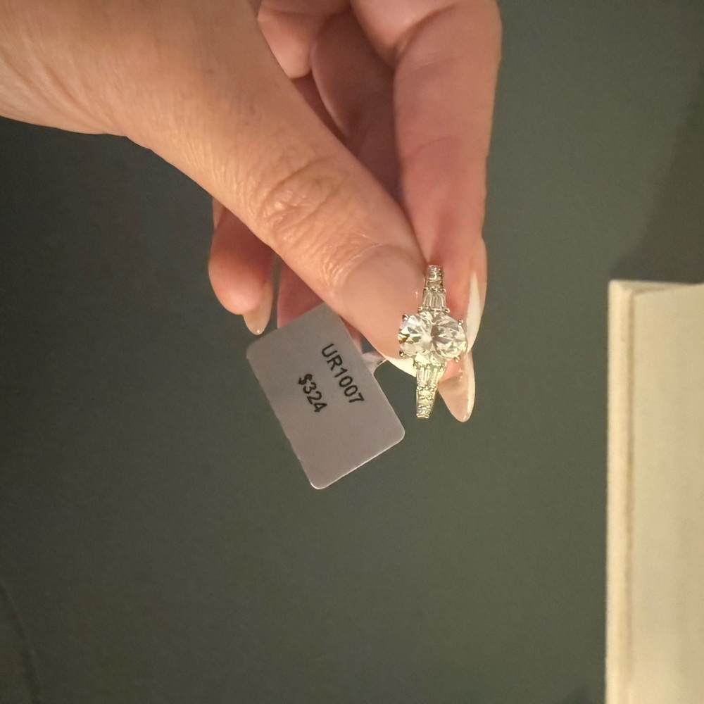 925 Sterling Silver MOISSANITE
Ring Size 8 - Picture 4 of 4